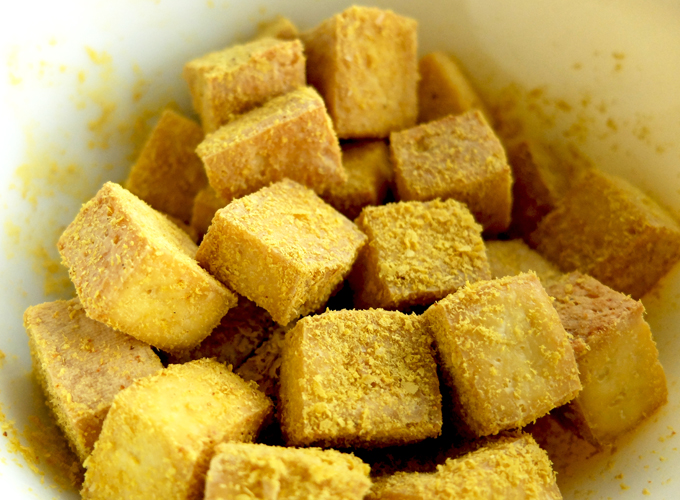 Tofu breaded with nutritional yeast